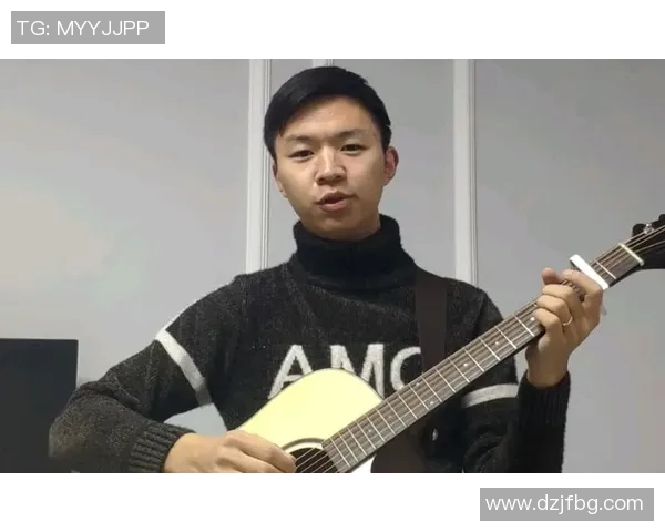 平凡之路上的足球梦想与奋斗：一位普通少年如何逆袭成明星的故事