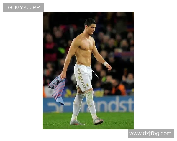 足球明星C罗展现完美腹肌训练视频引发热议与关注 足球明星C罗展现完美腹肌训练视频引发热议与关注