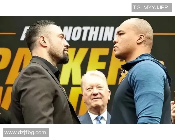 拳王与足球明星亲密合影视频展现运动员友谊与激情瞬间